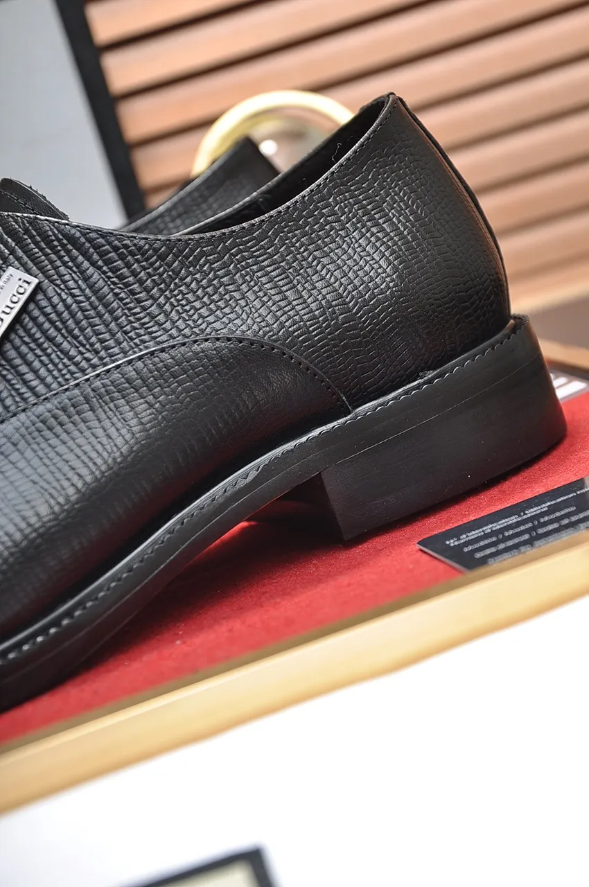 Men's shoes💰460💶Italy's top luxury men's shoes giant [GUCCI Gucci] has a new model 🍃Original European style🔰 Pleasant to the eye😍In order to make the shoes more durable and non-deformable🌀The production continues to follow traditional methods but there is still no lack of innovation💪The original cowhide is chosen for the leather♻️ Smooth, natural and exceptionally bright⭐Made of imported cowhide, the first choice of the rich 38-45 (45 customized)